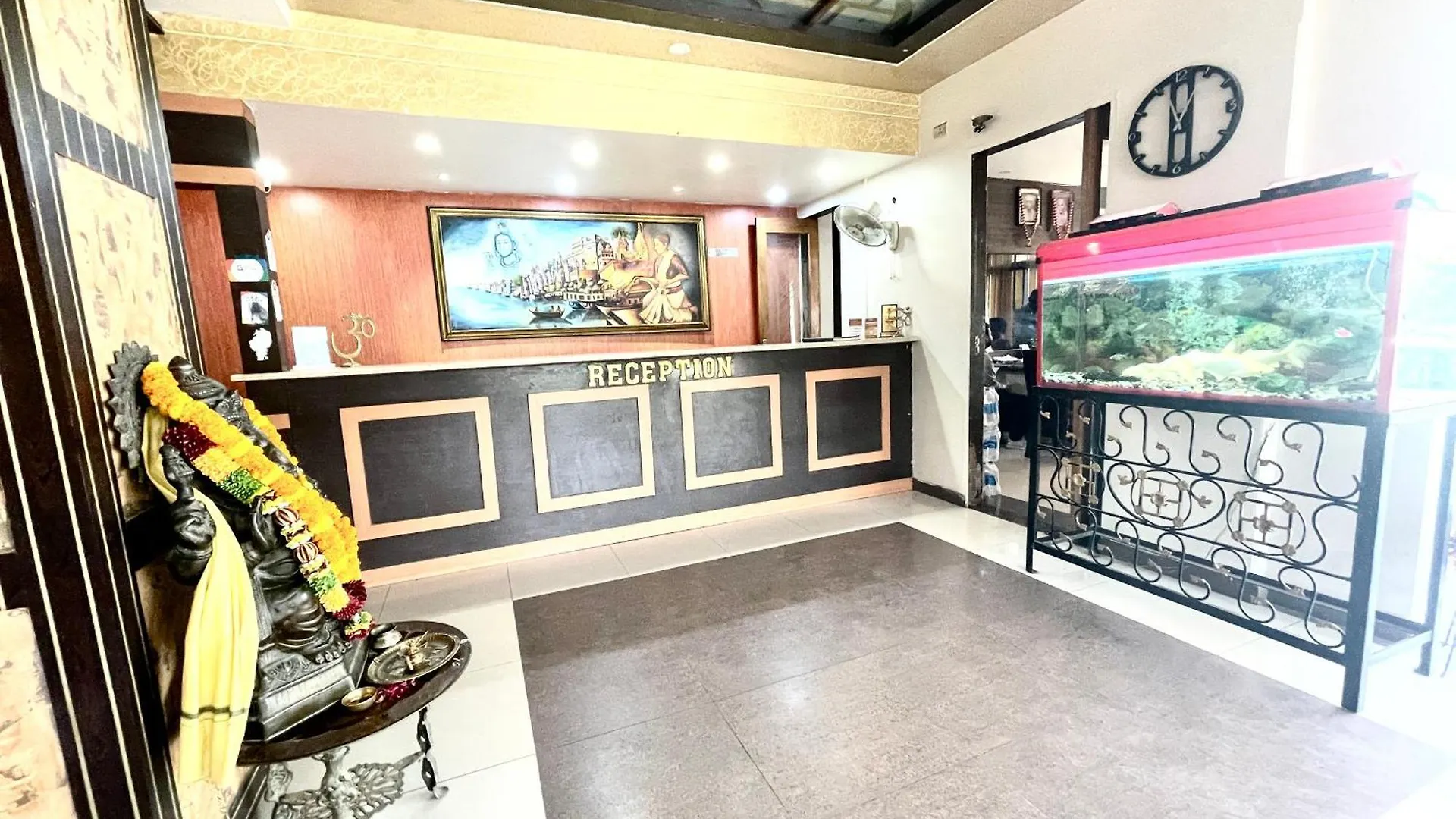 Hotel P Palace ! Varanasi Fully-Air-Conditioned-Hotel Lift-And-Parking-Availability, Near Kashi Vishwanath Temple, And Ganga Ghat