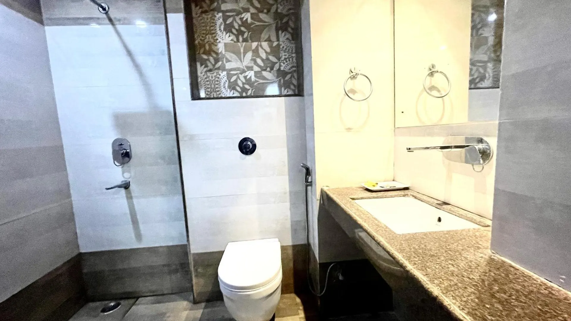 ****  Hotel P Palace ! Varanasi Fully-Air-Conditioned-Hotel Lift-And-Parking-Availability, Near Kashi Vishwanath Temple, And Ganga Ghat India