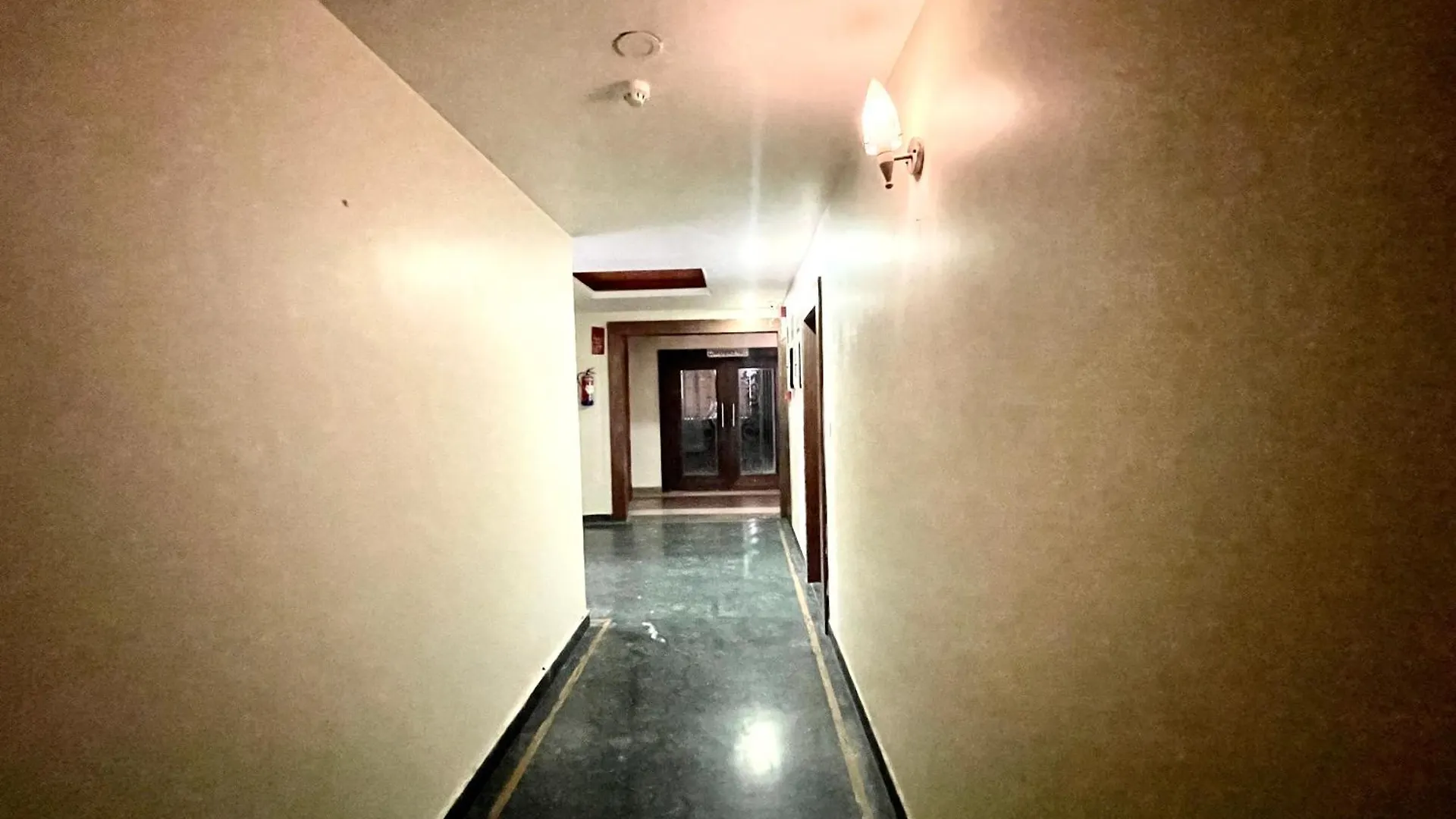 Hotel P Palace ! Varanasi Fully-Air-Conditioned-Hotel Lift-And-Parking-Availability, Near Kashi Vishwanath Temple, And Ganga Ghat