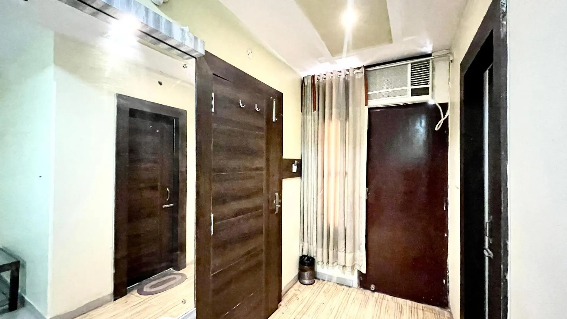 Hotel P Palace ! Varanasi Fully-Air-Conditioned-Hotel Lift-And-Parking-Availability, Near Kashi Vishwanath Temple, And Ganga Ghat