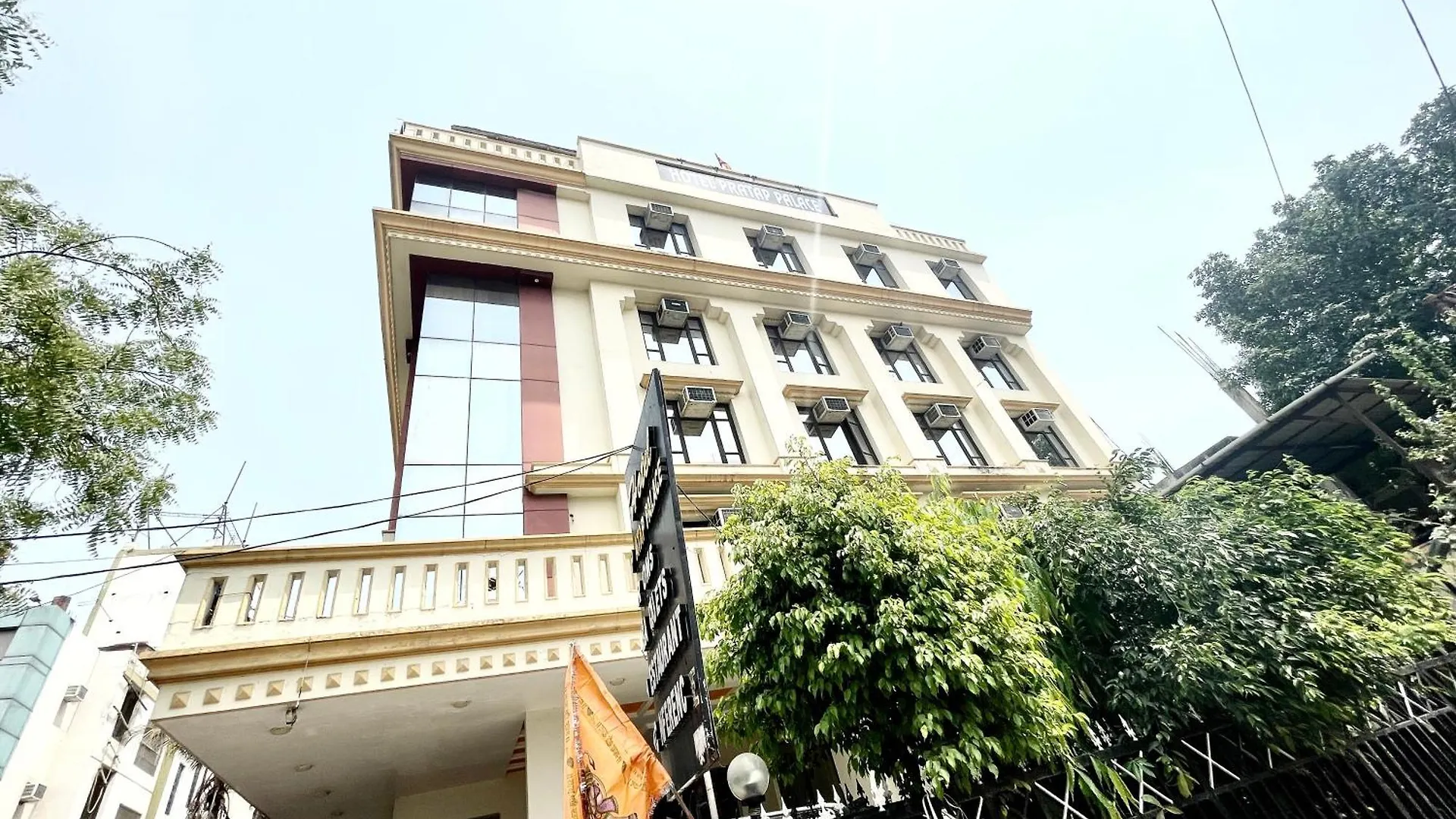 Hotel P Palace ! Varanasi Fully-Air-Conditioned-Hotel Lift-And-Parking-Availability, Near Kashi Vishwanath Temple, And Ganga Ghat