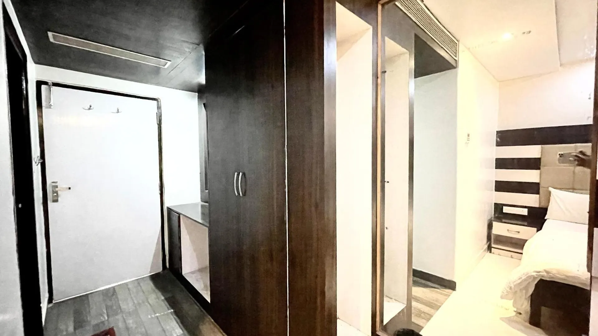 Hotel P Palace ! Varanasi Fully-Air-Conditioned-Hotel Lift-And-Parking-Availability, Near Kashi Vishwanath Temple, And Ganga Ghat 4*,  India