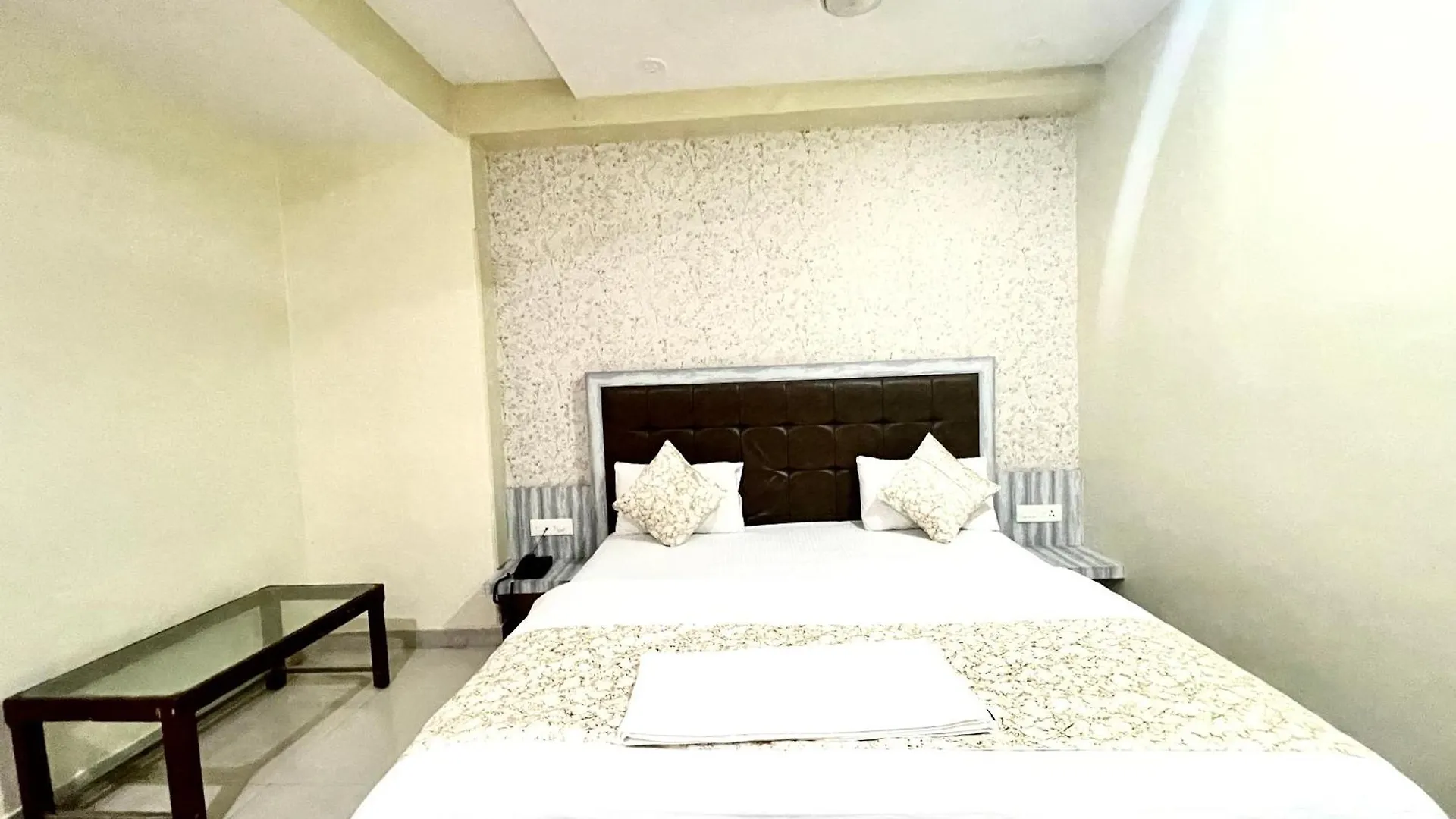 Hotel P Palace ! Varanasi Fully-Air-Conditioned-Hotel Lift-And-Parking-Availability, Near Kashi Vishwanath Temple, And Ganga Ghat