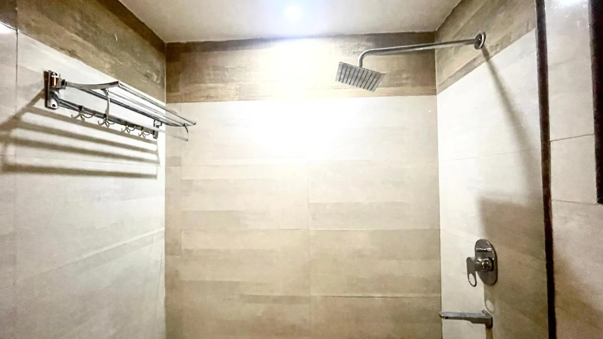 Hotel P Palace ! Varanasi Fully-Air-Conditioned-Hotel Lift-And-Parking-Availability, Near Kashi Vishwanath Temple, And Ganga Ghat 4*,