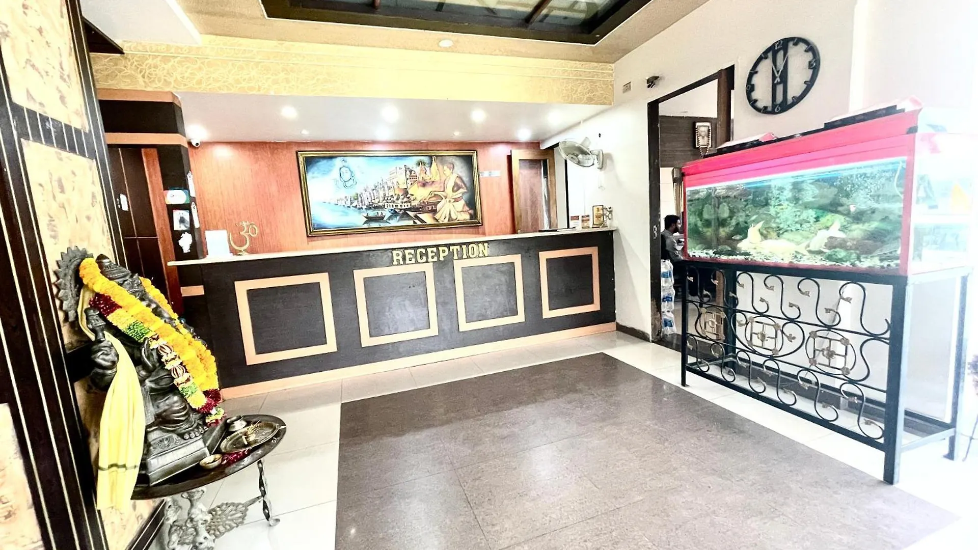 Hotel P Palace ! Varanasi Fully-Air-Conditioned-Hotel Lift-And-Parking-Availability, Near Kashi Vishwanath Temple, And Ganga Ghat